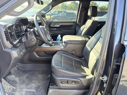 Used 2023 Chevrolet Silverado 1500 High Country w/ Technology Package AWD/4WD image 7