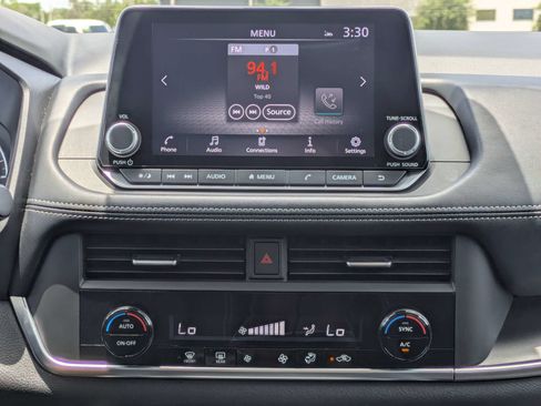 Used 2024 Nissan Rogue SV FWD image 18
