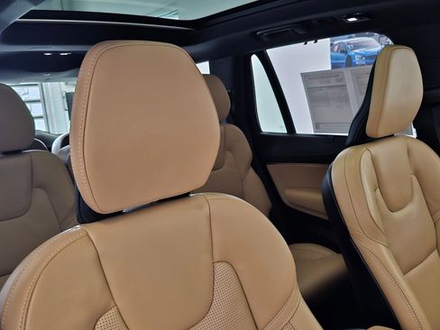 Certified 2024 Volvo XC90 T8 Ultimate w/ Protection Package Premier image 11