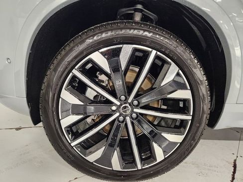 New 2026 Volvo XC90 B6 Plus w/ Protection Package Premier AWD/4WD image 8