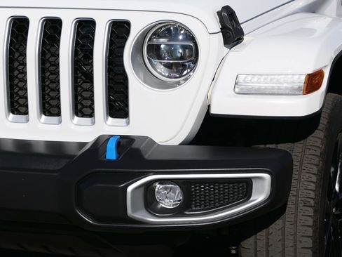 Used 2022 Jeep Wrangler Unlimited Sahara w/ Safety Group image 8