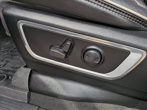 Used 2024 RAM 1500 Laramie AWD/4WD image 28