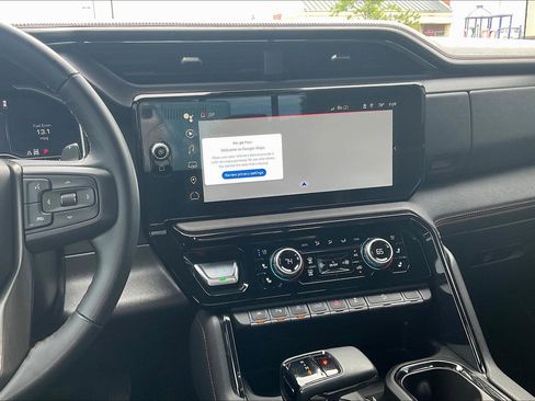 Used 2024 GMC Sierra 1500 AT4 w/ Technology Package image 6