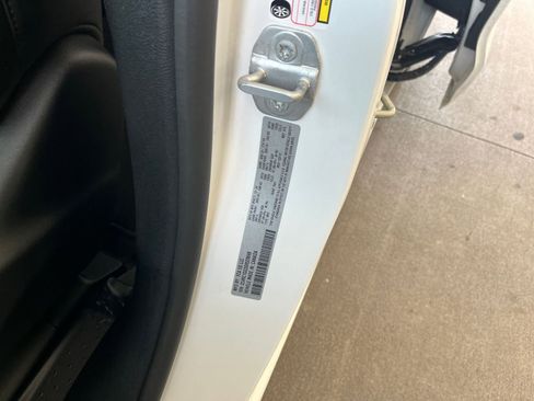 Used 2025 Chrysler Pacifica Limited image 35