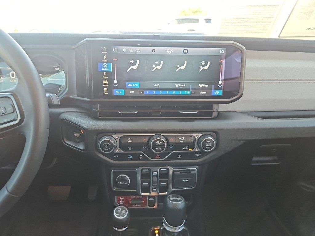 Used 2024 Jeep Wrangler Unlimited AWD/4WD image 29