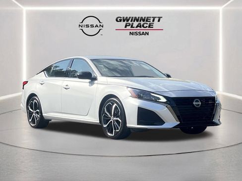 Used 2024 Nissan Altima 2.5 SR FWD image 25