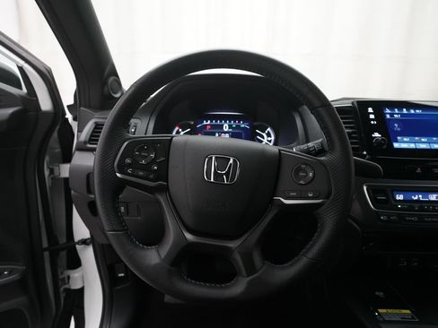 Certified 2025 Honda Passport EX-L image 4