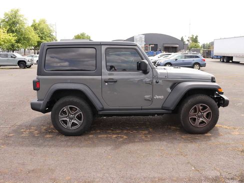 Used 2018 Jeep Wrangler Sport AWD/4WD image 4
