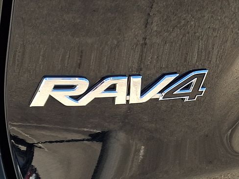 Used 2025 Toyota RAV4 XLE AWD/4WD image 30
