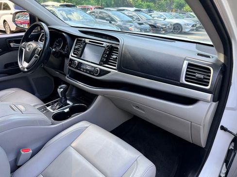 Used 2018 Toyota Highlander XLE FWD image 26