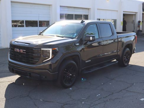 Used 2023 GMC Sierra 1500 Elevation w/ Elevation Premium Package AWD/4WD image 16