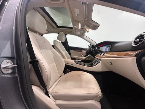 Used 2018 Mercedes-Benz E 300 4MATIC image 17