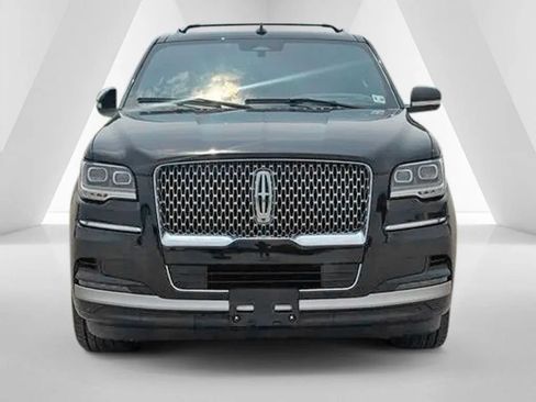 Used 2023 Lincoln Navigator L Reserve AWD/4WD image 2
