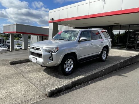 Certified 2024 Toyota 4Runner SR5 Premium w/ Moonroof Package AWD/4WD image 4