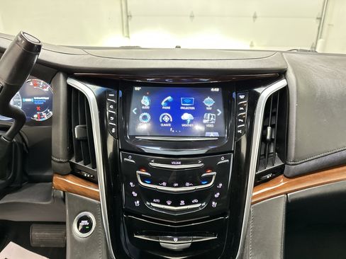 Used 2019 Cadillac Escalade Premium Luxury w/ LPO, Radiant Package image 36
