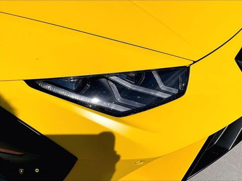 Used 2023 Lamborghini Huracan Sterrato image 21
