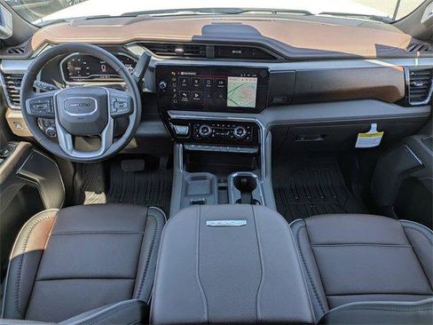 New 2025 GMC Sierra 2500 Denali w/ Denali Reserve Package image 18