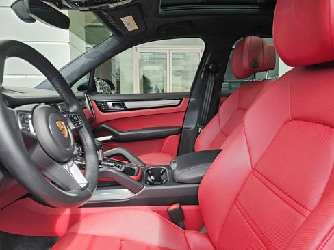 Used 2021 Porsche Cayenne Turbo S AWD/4WD image 23
