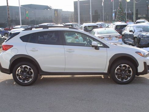 Used 2023 Subaru Crosstrek 2.0i Premium image 4