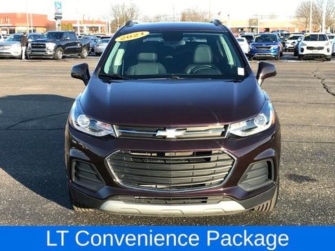Certified 2021 Chevrolet Trax LT w/ Premium Seat Package image 3