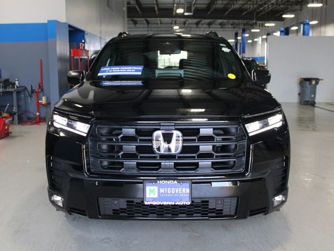 New 2026 Honda Pilot Sport image 3