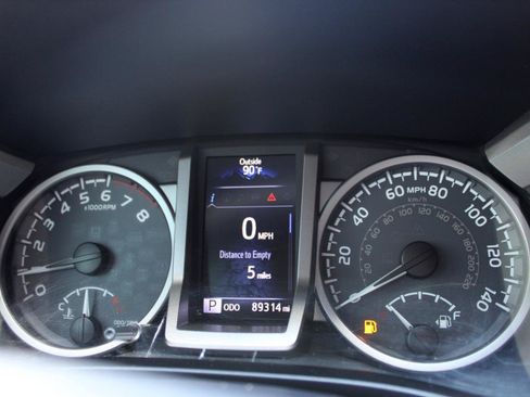 Used 2017 Toyota Tacoma Limited w/ Tow Package AWD/4WD image 20