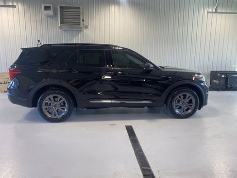 Used 2025 Ford Explorer Active w/ Active Comfort Package image 2
