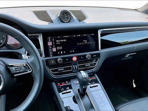 Used 2025 Porsche Macan image 15