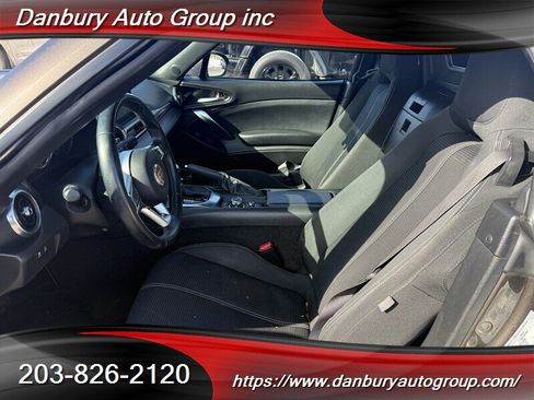 Used 2018 FIAT 124 Spider Classica w/ Technology & Siriusxm Group RWD image 8