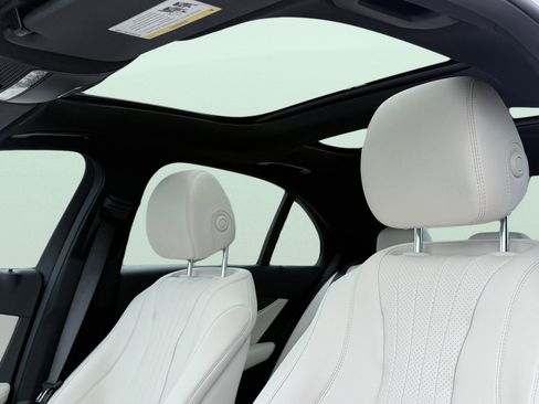 Used 2023 Mercedes-Benz E 350 Sedan image 3