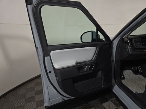 Used 2022 Rivian R1T Adventure AWD/4WD image 16