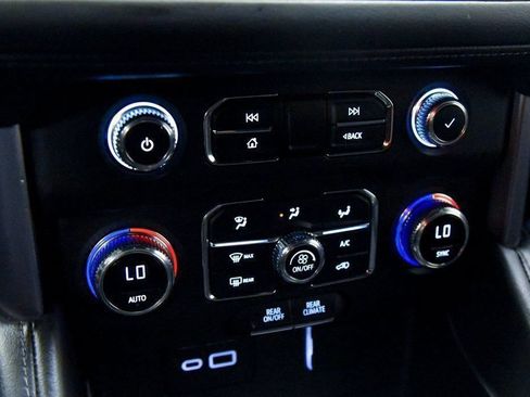 Used 2024 GMC Yukon SLE AWD/4WD image 34