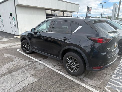 Used 2017 MAZDA CX-5 Touring w/ Preferred Equipment Package AWD/4WD image 4