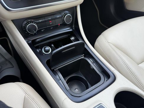 Used 2014 Mercedes-Benz CLA 250 image 32
