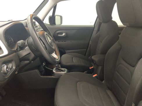 Used 2021 Jeep Renegade Latitude FWD image 17