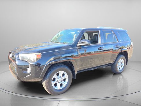 Used 2018 Toyota 4Runner SR5 image 2