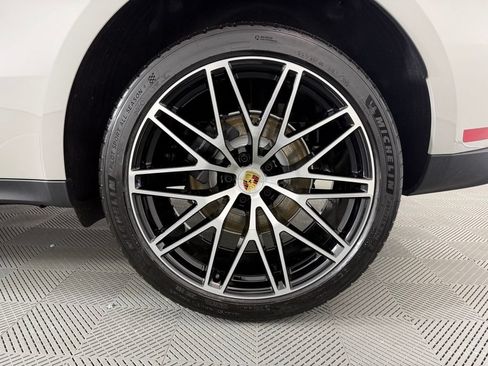 Certified 2026 Porsche Macan AWD/4WD image 12