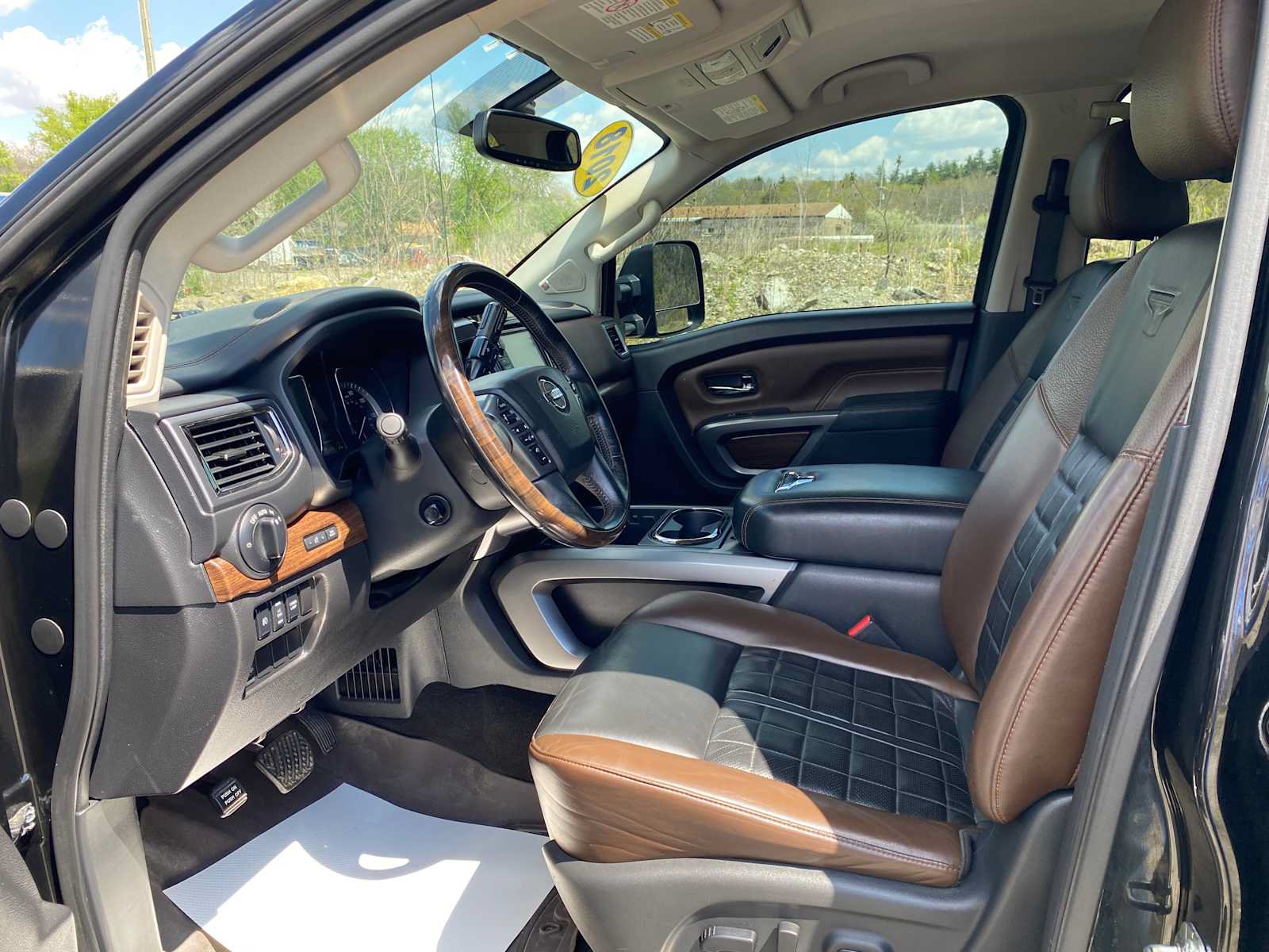 Used 2018 Nissan Titan Platinum Reserve w/ Platinum Utility Package AWD/4WD image 11