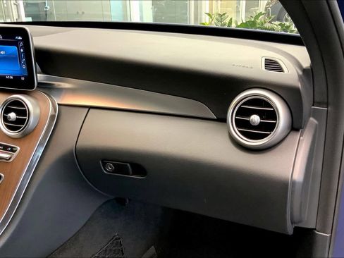 Used 2019 Mercedes-Benz C 300 Sedan image 18
