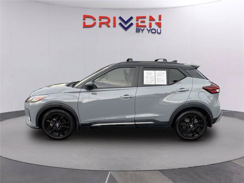 Used 2021 Nissan Kicks SR w/ SR Premium Package FWD image 7