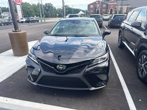 Used 2020 Toyota Camry SE w/ Moonroof Package AWD/4WD image 4