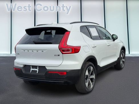 Certified 2025 Volvo XC40 B5 Plus image 4