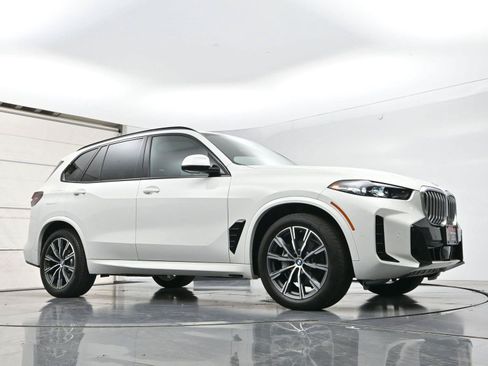 Used 2024 BMW X5 xDrive40i w/ M Sport Package AWD/4WD image 40