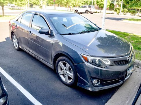 Used 2012 Toyota Camry SE FWD image 4