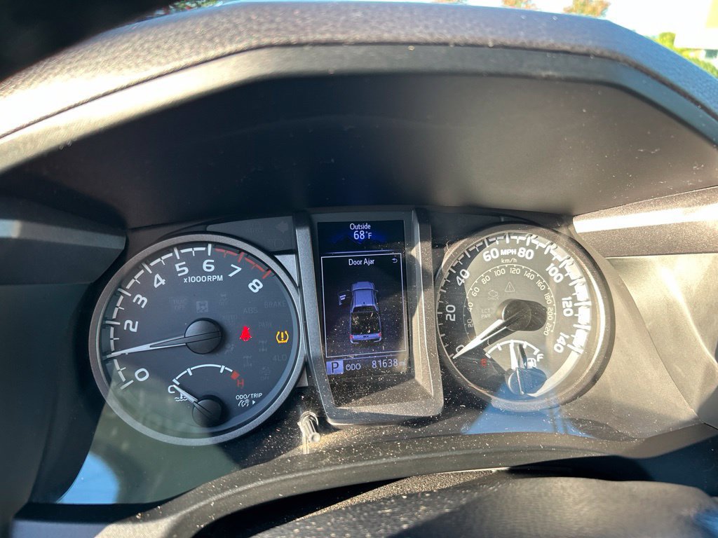 Used 2018 Toyota Tacoma TRD Off-Road AWD/4WD image 7
