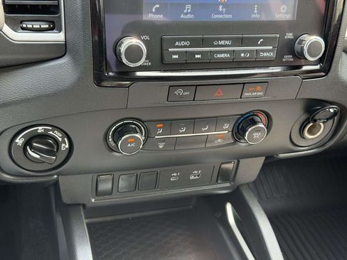 Used 2023 Nissan Frontier SV AWD/4WD image 5