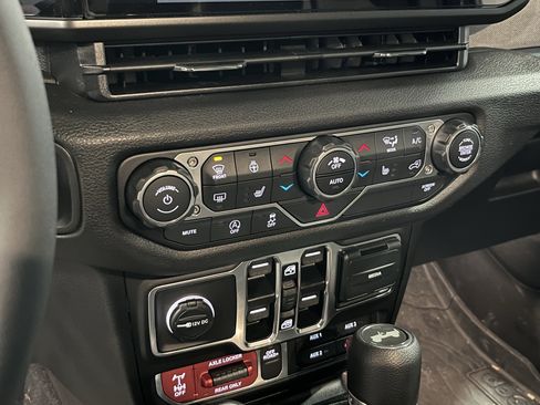 Certified 2025 Jeep Wrangler Unlimited Sport AWD/4WD image 23