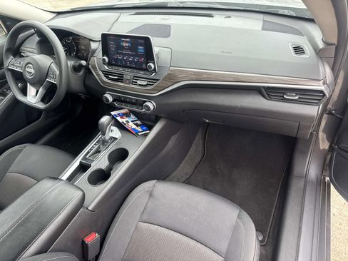 Used 2025 Nissan Altima 2.5 SV FWD image 16