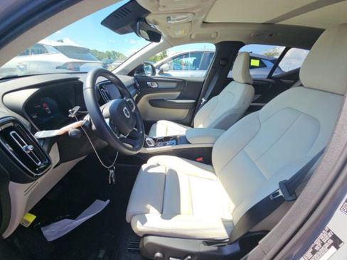 Certified 2026 Volvo XC40 B5 Plus AWD/4WD image 2