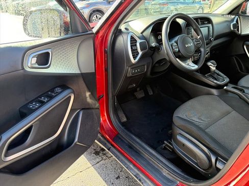 Used 2023 Kia Soul LX w/ LX Technology Package image 13